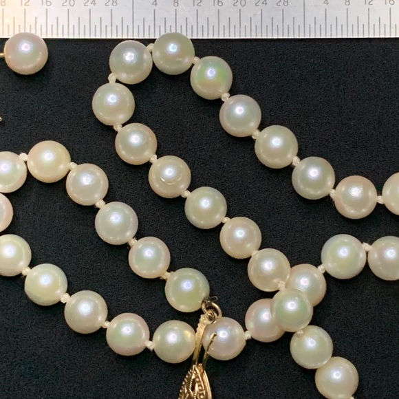 Classic Natural Pearl Necklace with Matching Earring Set - Picture 2 of 11